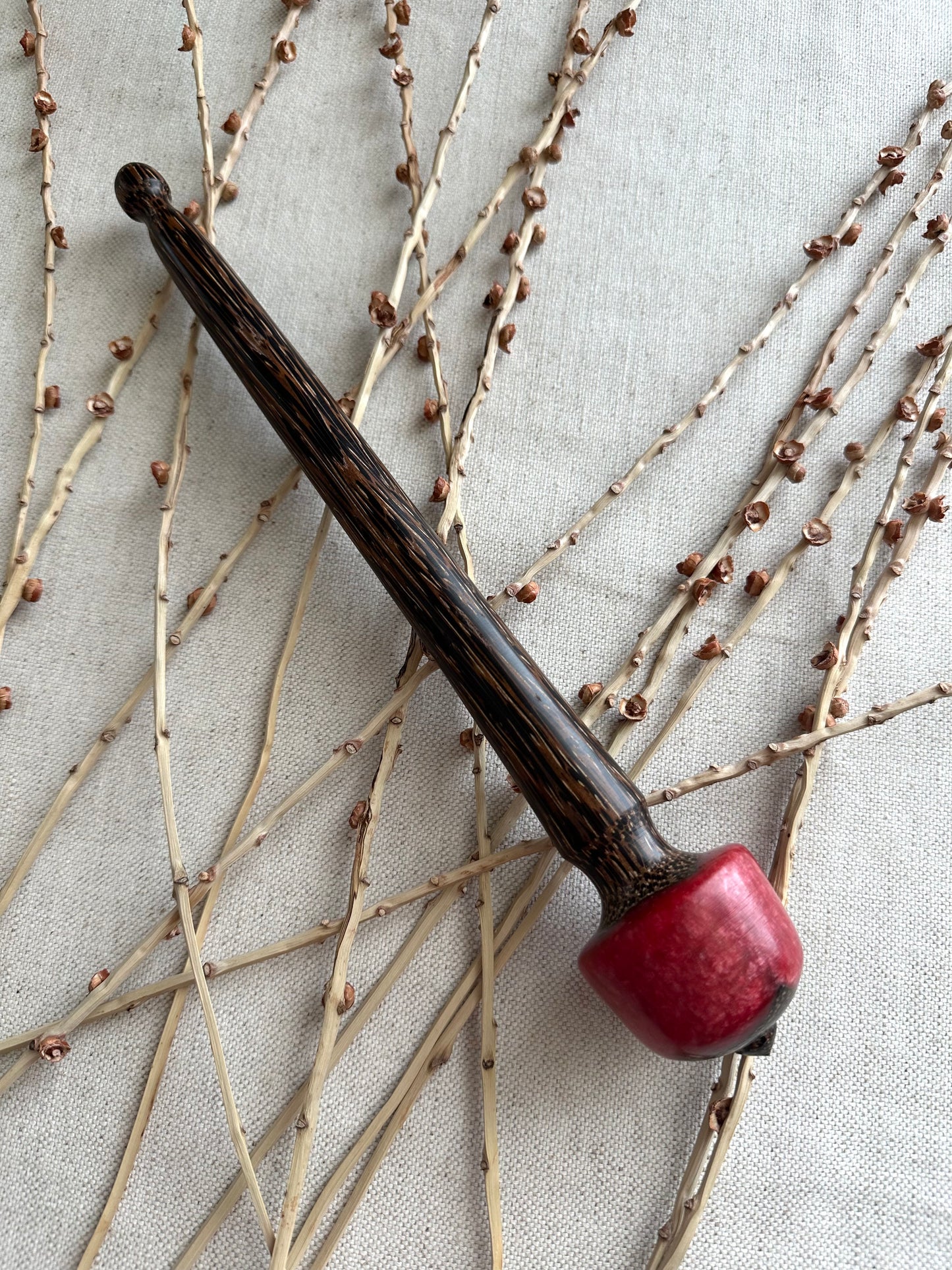 Black Palm Support Spindle With Red Resin