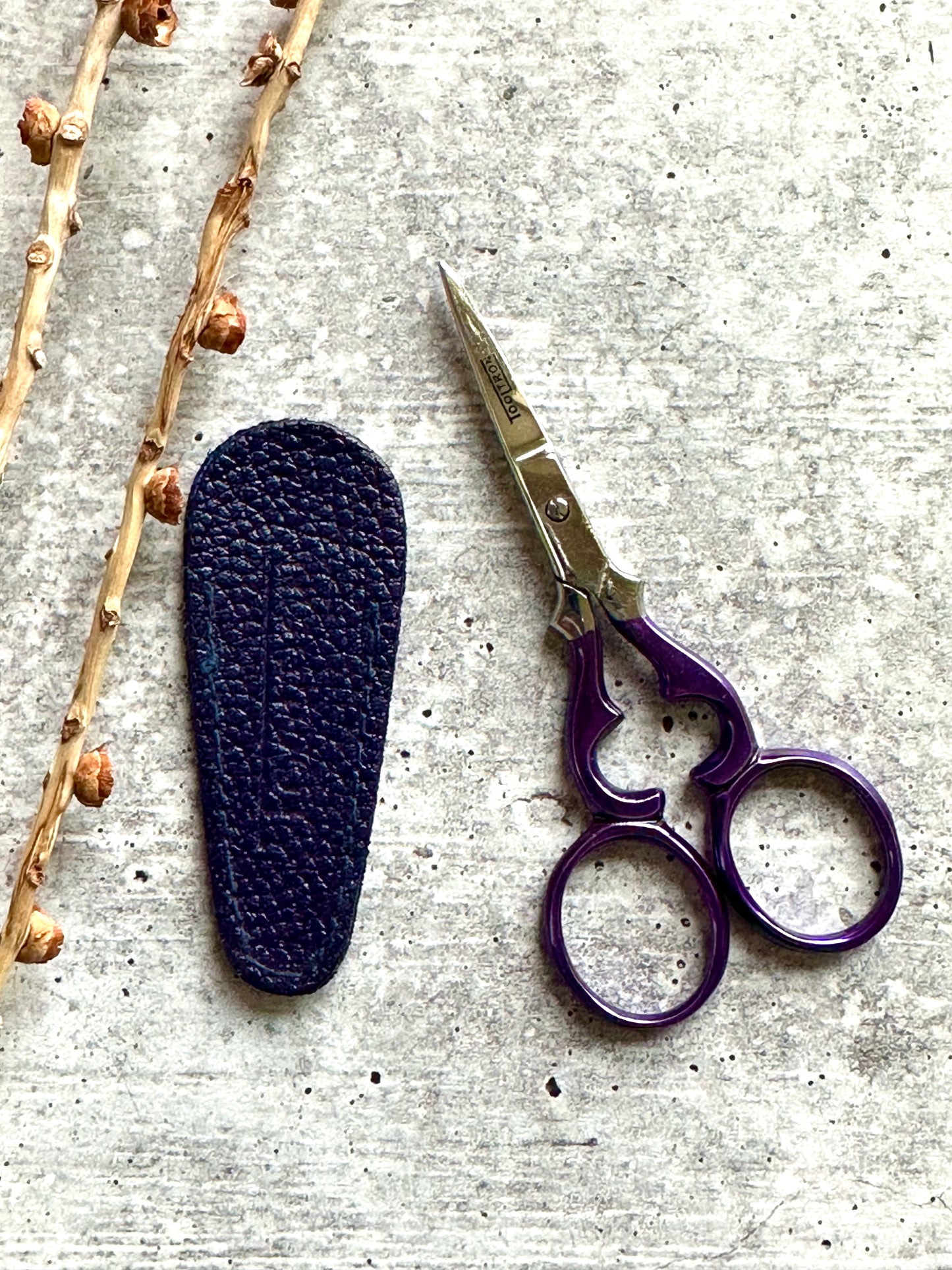 Tool Tron 3.5" Victorian Scissors with Leather Sheath