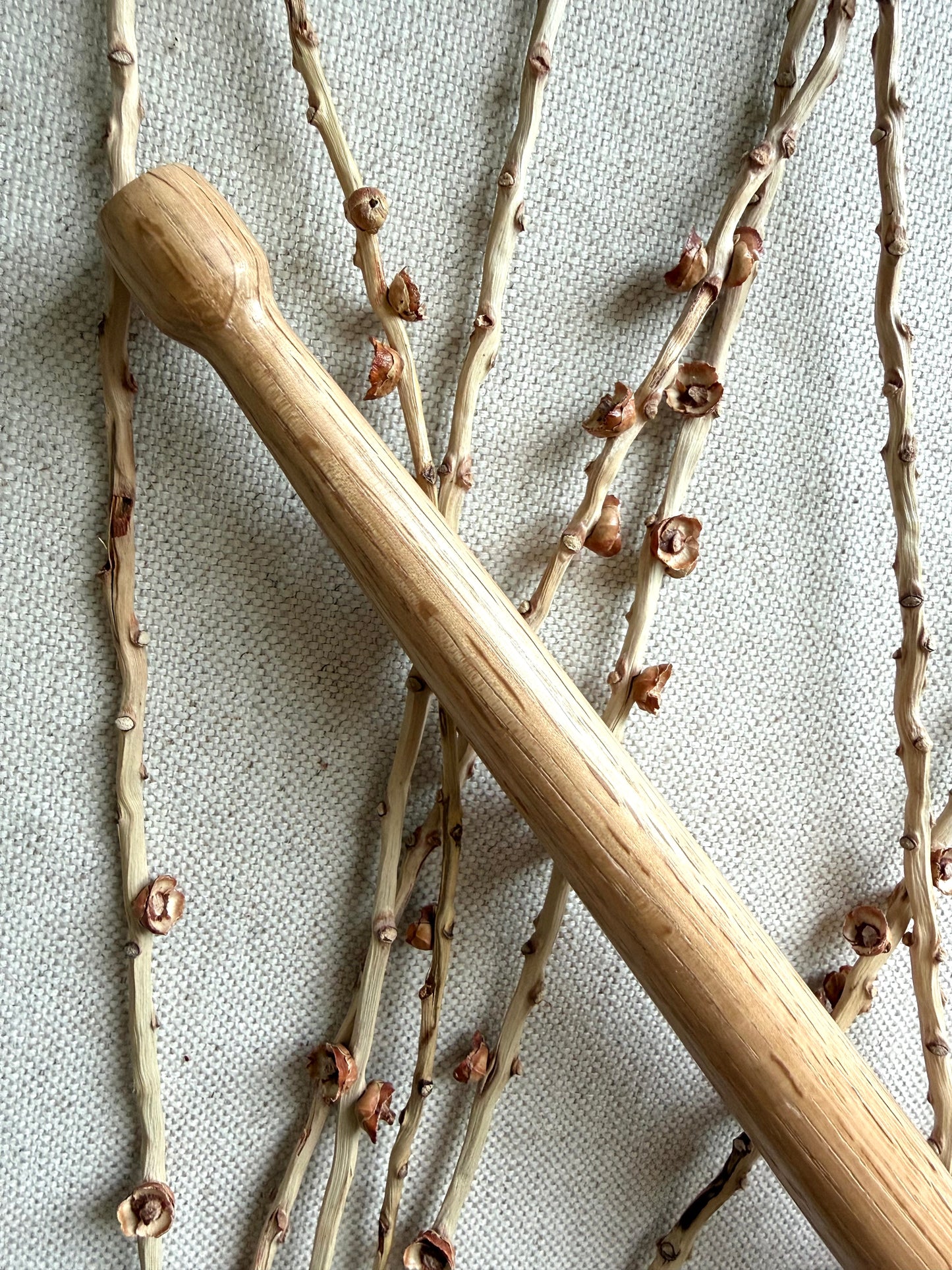 Red Oak With White Resin Support Spindle