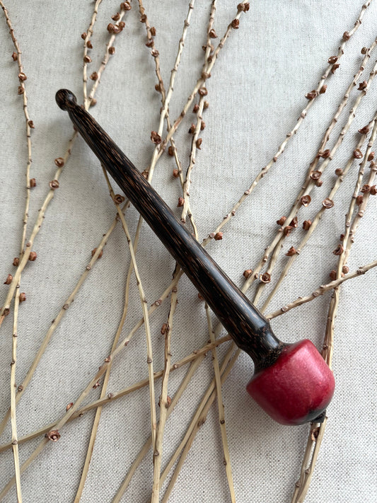Black Palm Support Spindle With Red Resin