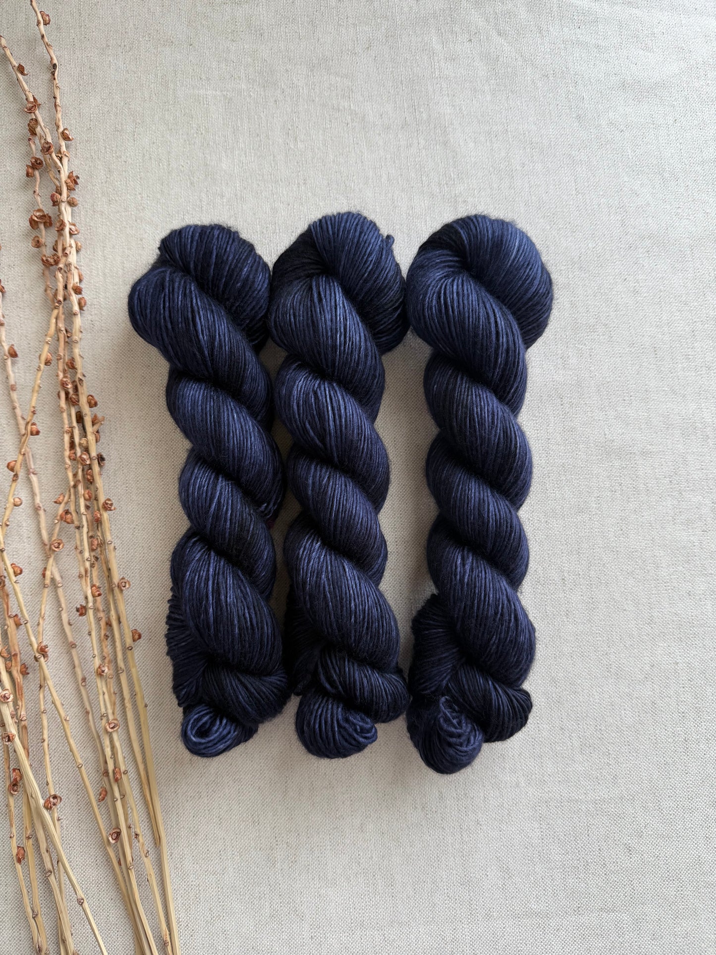 Navy 100% SW Merino DK