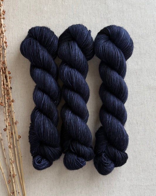 Navy 100% SW Merino DK