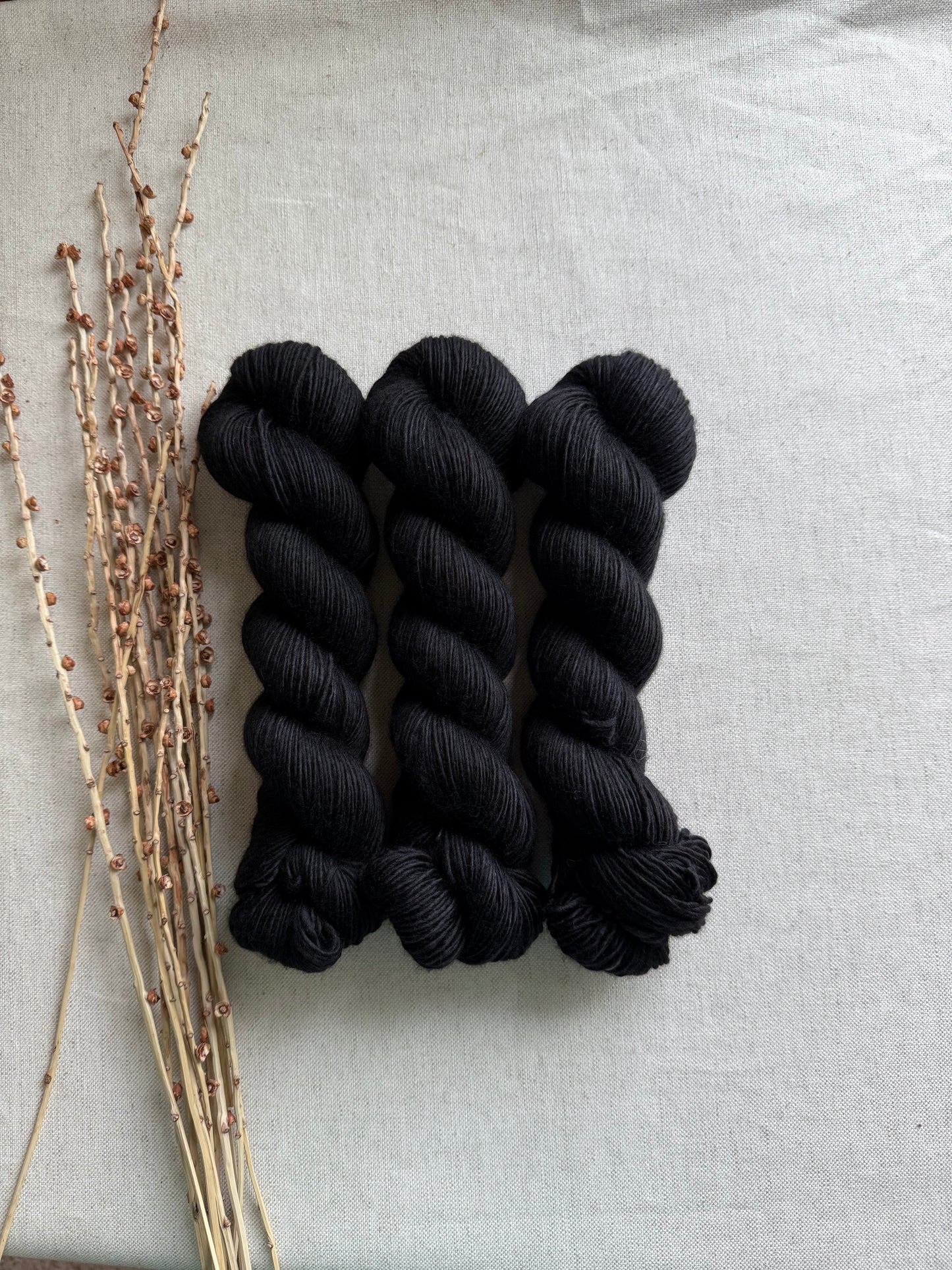 Noire 100% SW Merino DK