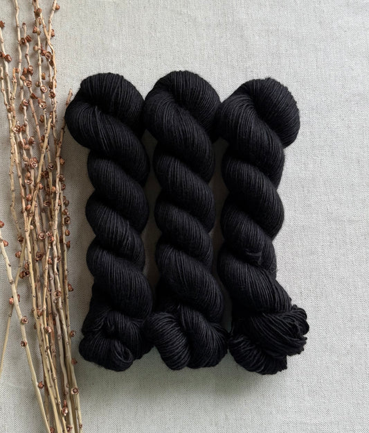 Noire 100% SW Merino DK