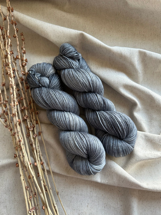 Distressed Charcoal 100g Skein