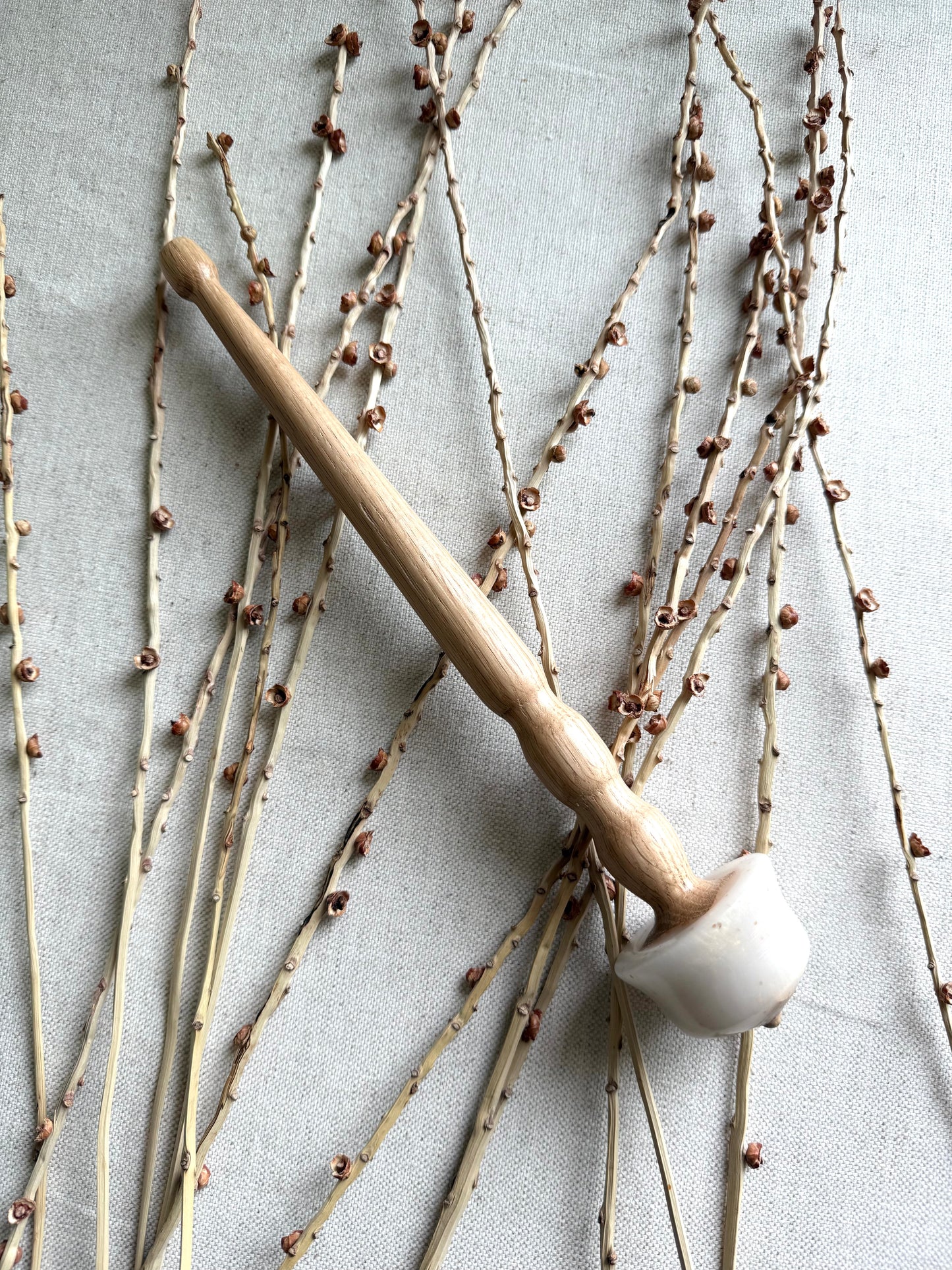 Red Oak With White Resin Support Spindle